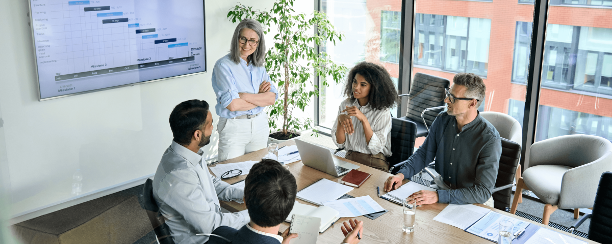 Sales team manager coaching reps during a performance review meeting